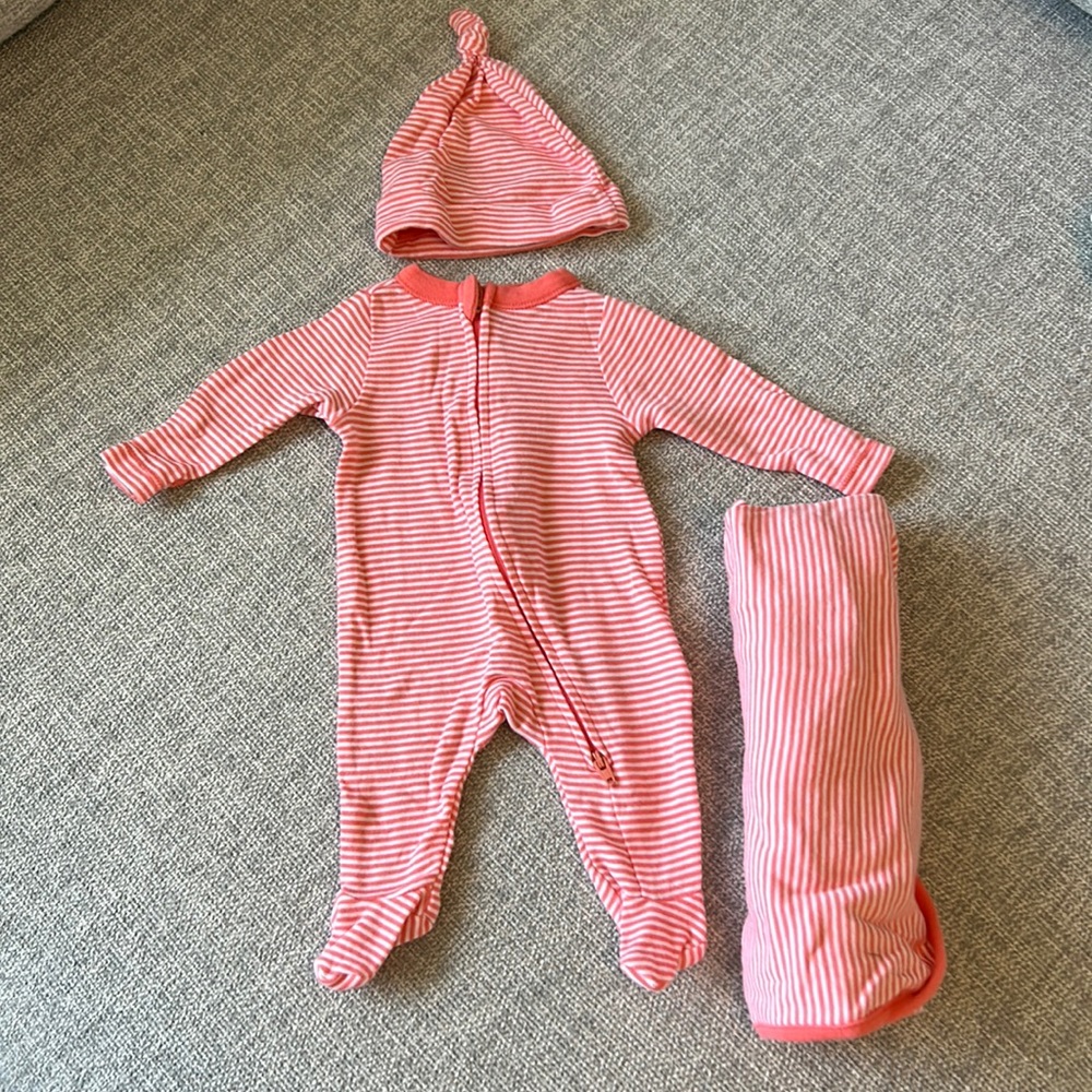Old Navy newborn onesie, hat, and matching swaddle blanket. Never worn.